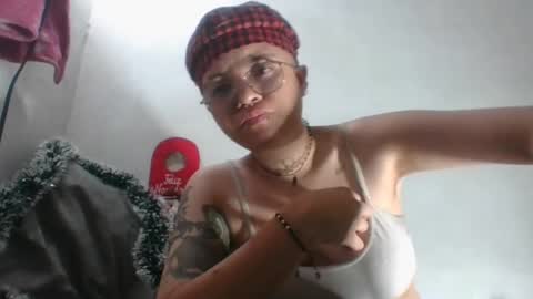 Snapshot of eden_jupiters chatting on December 6, 6:31 am eden_jupiters online show from December 6, 6:31 am