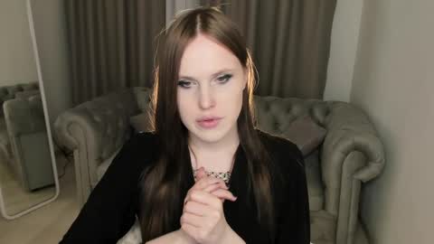 Effie Mur online show from April 16, 9:15 pm