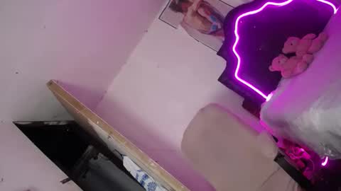 ELLORREY online show from December 18, 2:06 am