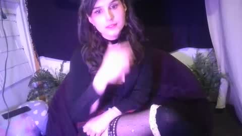 Snapshot of embers_of_eternity chatting on December 3, 1:25 am Ellie online show from December 3, 1:25 am