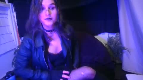 Snapshot of embers_of_eternity chatting on December 13, 7:48 am Ellie online show from December 13, 7:48 am