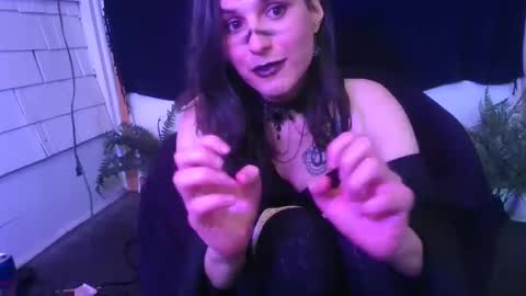 Snapshot of embers_of_eternity chatting on December 30, 3:35 pm Ellie online show from December 30, 3:35 pm