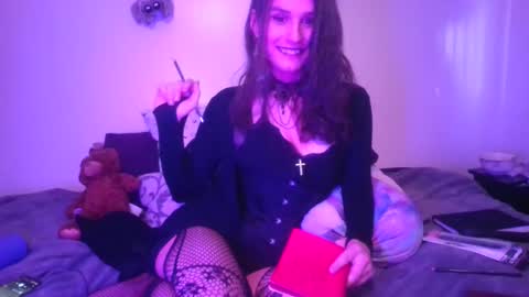 Snapshot of embers_of_eternity chatting on January 27, 11:00 pm Ellie online show from January 27, 11:00 pm