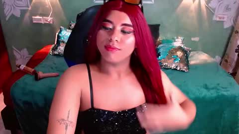 Emili roux online show from December 28, 10:13 pm