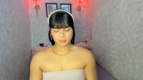 emily_rosue_ online show from July 7, 8:29 am