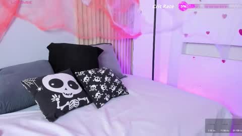 emmaclark_1 online show from October 4, 9:26 pm