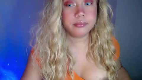 Snapshot of emmawatsoons chatting on February 6, 5:35 am YourDreamGirl Emma  online show from February 6, 5:35 am