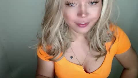Snapshot of emmawatsoons chatting on September 23, 4:34 pm YourDreamGirl Emma  online show from September 23, 4:34 pm