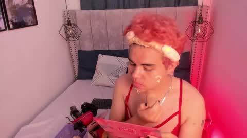 evelynn smith online show from December 4, 1:03 pm