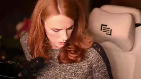 Faye Holloway online show from March 11, 8:35 pm