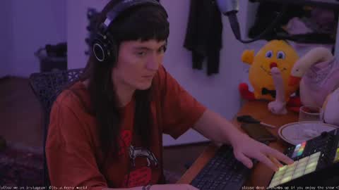 Snapshot of fernydew chatting on February 13, 2:20 pm Fern next stream 430pm Monday PST online show from February 13, 2:20 pm