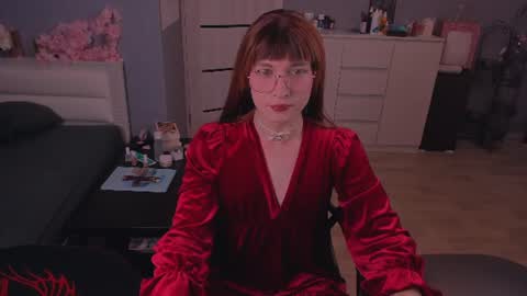 Sue online show from July 5, 9:43 pm