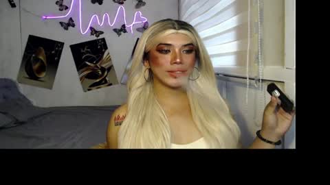 MISS NEILLY online show from July 31, 8:47 am