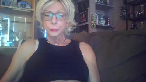 Girlinrock online show from May 11, 1:00 am