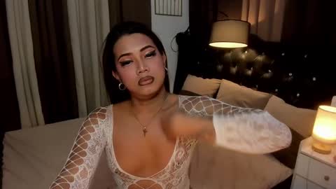 RIANA online show from December 19, 5:50 pm