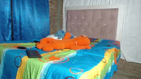 guapoj online show from April 8, 4:47 am