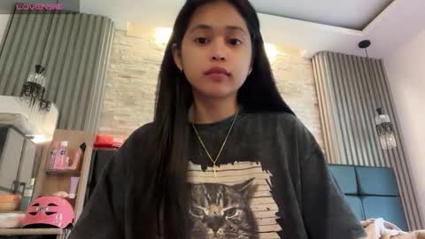 Gwyn online show from March 30, 1:28 am