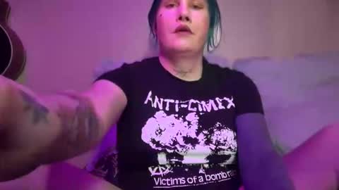 Saoirse online show from December 3, 7:45 am