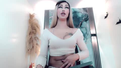 Hilary Avilan online show from October 24, 7:52 pm