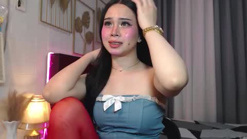 hoelymolly online show from February 9, 9:49 am