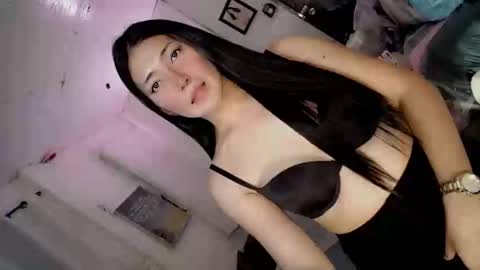 its me CLAUDIA online show from March 10, 11:36 am