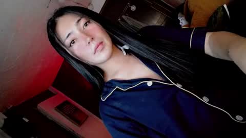 its me CLAUDIA online show from July 22, 2:21 pm