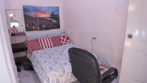 Madi online show from December 23, 3:44 pm