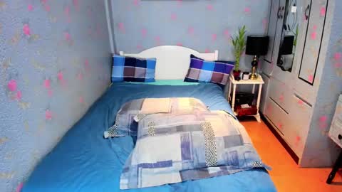 hugecock_emma online show from December 15, 6:29 am