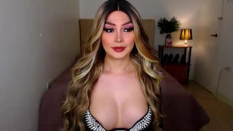 QUEEN SUSSIE BROWN online show from December 18, 3:56 am