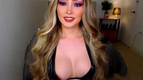 QUEEN SUSSIE BROWN online show from January 10, 3:23 am