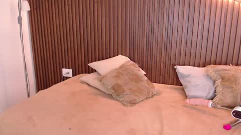 ifis online show from February 8, 11:45 pm