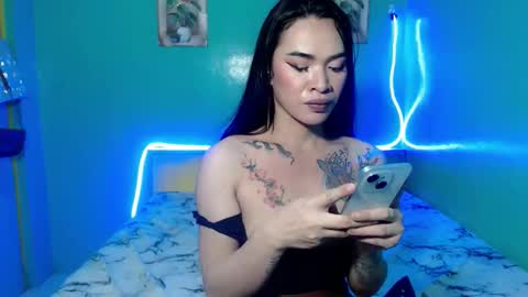 Mae online show from April 18, 8:42 pm