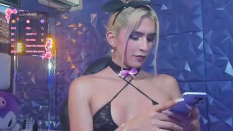 Isabella online show from July 17, 3:40 pm