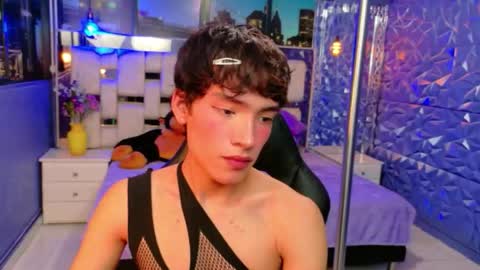 isaacnova online show from April 16, 7:58 pm