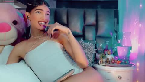 isabellagirs online show from February 15, 8:35 am