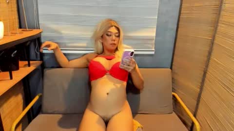 itsme_pearl69 online show from October 22, 7:27 pm