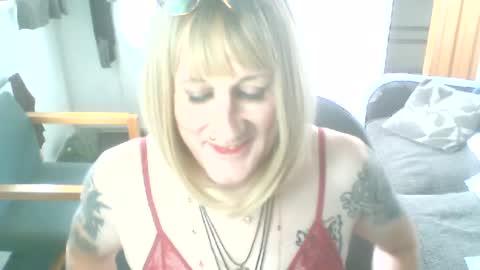 Jademinx online show from August 6, 12:01 pm