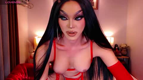 Queen Jenifer online show from December 16, 7:21 pm