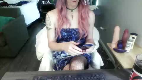 Snapshot of jennacd4life chatting on October 22, 9:07 pm Jenna Cross online show from October 22, 9:07 pm