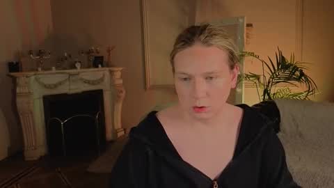 jes_solar online show from February 4, 9:52 pm