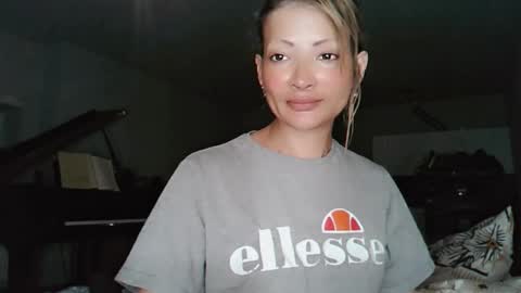 Snapshot of jhopeftw chatting on October 8, 6:53 pm Anya online show from October 8, 6:53 pm