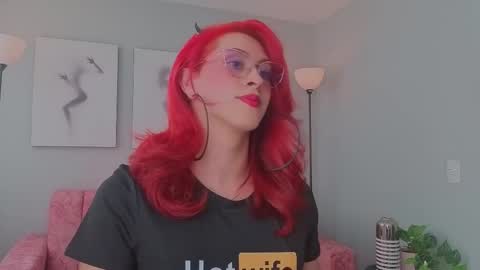 Juliana online show from February 20, 8:55 pm