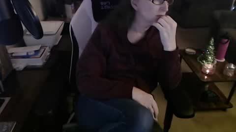 Snapshot of kait331 chatting on December 16, 1:10 am Camprincess331 online show from December 16, 1:10 am