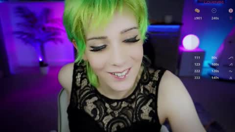 Snapshot of katie_cutie_ts chatting on October 28, 8:28 pm Katie online show from October 28, 8:28 pm