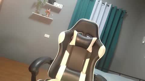 kimmy online show from March 8, 12:39 am