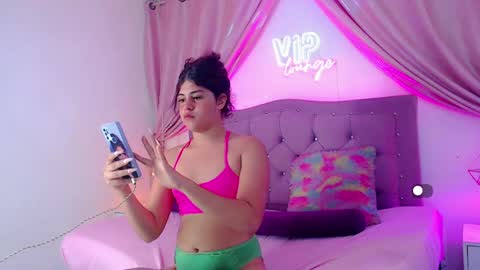 K E N D R A  online show from January 23, 3:48 am