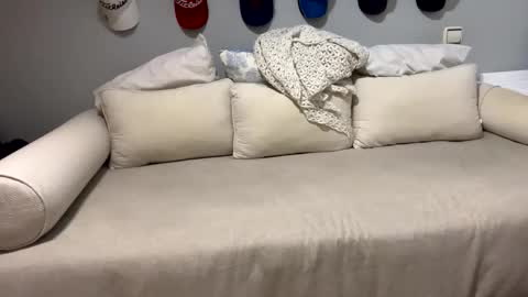 kerri online show from April 5, 7:01 pm