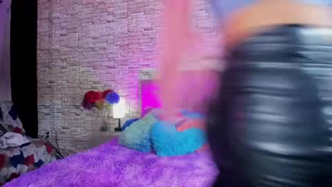 Snapshot of kittyqueen01 chatting on October 18, 6:17 am Tatiana Guerrero online show from October 18, 6:17 am