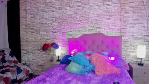 Snapshot of kittyqueen01 chatting on October 21, 5:31 am Tatiana Guerrero online show from October 21, 5:31 am