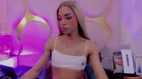 Kloe online show from June 21, 5:49 pm